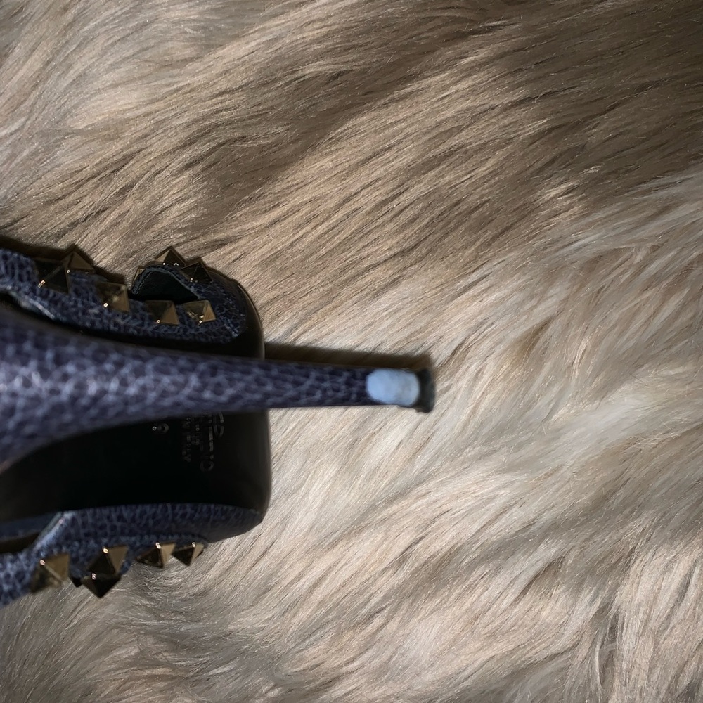 Valentino Rockstud Caged 100 Grainy Leather Pump - Picture 5 of 5